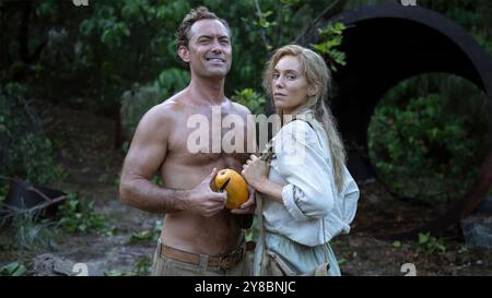 Eden Jude Law & Vanessa Kirby Stock Photo - Alamy