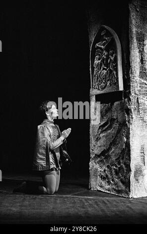 Judi Dench (St. Joan) in SAINT JOAN by George Bernard Shaw at the Nottingham Playhouse, Nottingham, England  02/03/1966  set design: Patrick Robertson  costumes: Rosemary Vercoe  lighting: Geoffrey Mersereau  director: John Neville Stock Photo