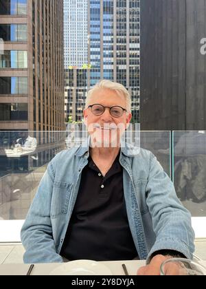 Senior Man enjoying lunch at the Metropolitan Museum of Art, Terrace, Café, 2024, New York City, USA Stock Photo