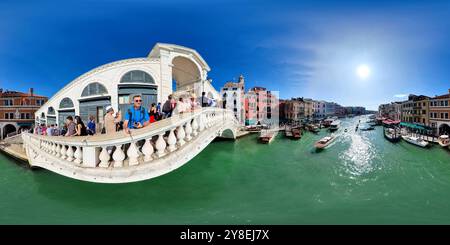 360° view of Rialto Bridge in Venice - Alamy