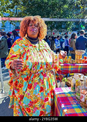 Paris, France, Immigrants, Guadaloupe Woman Selling Exotic Food at International Food Street Festival, 'Marché des Cuisines du Monde », fashion Stock Photo