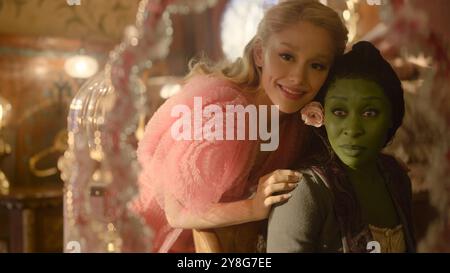 ARIANA GRANDE and CYNTHIA ERIVO in WICKED (2024), directed by JON M. CHU. Credit: UNIVERSAL PICTURES / Album Stock Photo