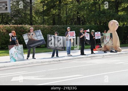 Chicago, USA. 05th Oct, 2024. Using massive inflatable monkeys, PETA protests outside of the Society for Neuroscience Conference at McCormick Place in Chicago, Illinois USA on October 5, 2024. With many vivisectors in attendance, PETA is calling for an end to cruel animal experiments, funding of humane non-animal research, and promoting the Research Modernization Deal, a groundbreaking strategy of replacing animals in experiments with human-relevant models. (Photo By: Alexandra Buxbaum/Sipa USA) Credit: Sipa USA/Alamy Live News Stock Photo