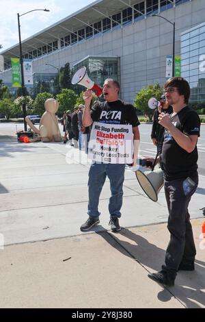 Chicago, USA. 05th Oct, 2024. Using massive inflatable monkeys, PETA protests outside of the Society for Neuroscience Conference at McCormick Place in Chicago, Illinois USA on October 5, 2024. With many vivisectors in attendance, PETA is calling for an end to cruel animal experiments, funding of humane non-animal research, and promoting the Research Modernization Deal, a groundbreaking strategy of replacing animals in experiments with human-relevant models. (Photo By: Alexandra Buxbaum/Sipa USA) Credit: Sipa USA/Alamy Live News Stock Photo