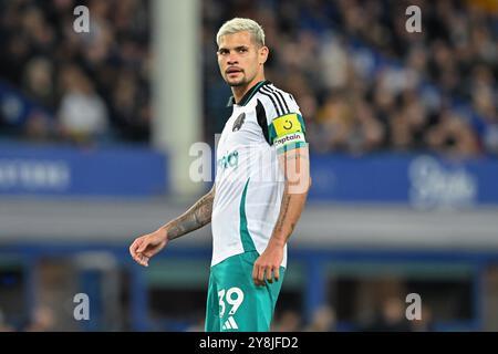 Liverpool, UK. 05th Oct, 2024. Bruno Guimarães of Newcastle United during the Premier League match Everton vs Newcastle United at Goodison Park, Liverpool, United Kingdom, 5th October 2024 (Photo by Cody Froggatt/News Images) in Liverpool, United Kingdom on 10/5/2024. (Photo by Cody Froggatt/News Images/Sipa USA) Credit: Sipa USA/Alamy Live News Stock Photo