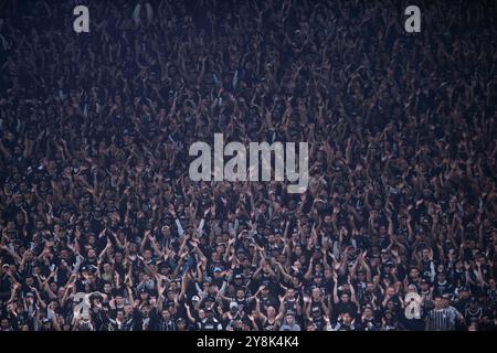 Sao Paulo, Brazil. 05th Oct, 2024. Corinthians fans during the match between Corinthians and Internacional, for the Brazilian Serie A 2024, at Arena Corinthians Stadium, in Sao Paulo on October 05, 2024. Photo: Max Peixoto/DiaEsportivo/Alamy Live News Credit: DiaEsportivo/Alamy Live News Stock Photo