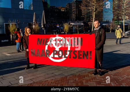 Extinction Rebels Protesting XR Extinction Rebellion Protest Rally against Climate Change and the inability of Governments to take nessesary measures. Rotterdam, Netherlands. Rotterdam Blaak Zuid-Holland Nederland Copyright: xGuidoxKoppesxPhotox Stock Photo