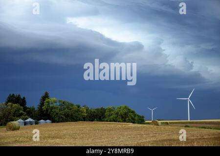 Ominous Storm Clouds Prairie Summer shelf cloud Stock Photo