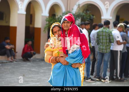 GURUGRAM, INDIA - OCTOBER 5: Pooja carrying to lap her 92-year-old mother-in-law to cast their vote for Haryana Assembly Election at Shiv public senior secondary school at Sohna, on October 5, 2024 in Gurugram, India. A total of 1,031 candidates are contesting in all 90 assembly constituencies, and 20,632 polling booths have been set up for voting. A total of 2, 03, 54,350 voters in the state will be able to exercise their rights in the 15th Haryana Legislative Assembly Elections. (Photo by Parveen Kumar/Hindustan Times/Sipa USA ) Stock Photo