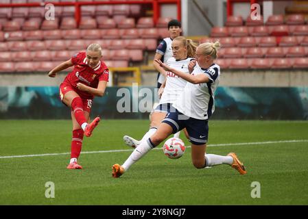 London, UK. 06th Oct, 2024. Sofie Lundgaard of Liverpool Women has a shot on goal during the Women's Super League match between Tottenham Hotspur Women and Liverpool Women at the Brisbane Road, London, England on 6 October 2024. Photo by Ken Sparks. Editorial use only, license required for commercial use. No use in betting, games or a single club/league/player publications. Credit: UK Sports Pics Ltd/Alamy Live News Stock Photo