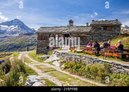 Refuge du Lac Blanc, National Park of La Vanoise, Savoie, Rhône-Alpes, France Stock Photo