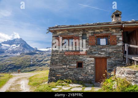 Refuge du Lac Blanc, National Park of La Vanoise, Savoie, Rhône-Alpes, France Stock Photo