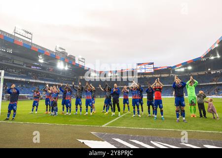 Basel, Switzerland. 06th Oct, 2024. Basel, Switzerland, October 06st 2024: FC Basel 1893 cheers at the end of the Super League football match between FC Basel 1893 and BSC Young Boys at St. Jakob Park in Basel, Switzerland. Philipp Kresnik (Philipp Kresnik/SPP) Credit: SPP Sport Press Photo. /Alamy Live News Stock Photo