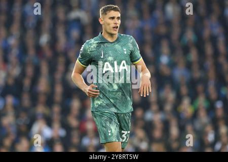 Micky van de Ven in action for Tottenham Hotspur FC at the AMEX Stadium, Brighton Stock Photo