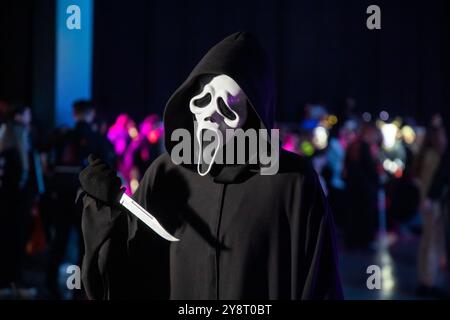 Moscow, Russia. 5th of October, 2024. A man wearing a mask from the movie Scream attends the Epic Con festival of pop culture, comics, cinema, video gaming and cosplay at the Main Stage in Moscow, Russia Stock Photo