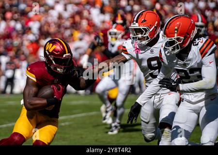 Landover, United States. 06th Oct, 2024. Washington Commanders running back Brian Robinson Jr. (8) runs the ball during a game against the Cleveland Browns at Northwest Stadium in Landover, Maryland on Sunday, October 6, 2024. The Commanders defeated the Browns 34-14. Photo by Bonnie Cash/UPI Credit: UPI/Alamy Live News Stock Photo