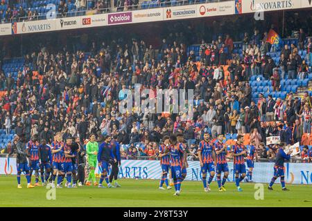 Basel, Switzerland. 06th Oct, 2024. Basel, Switzerland, October 06st 2024: FC Basel 1893 cheers at the end of the Super League football match between FC Basel 1893 and BSC Young Boys at St. Jakob Park in Basel, Switzerland. Philipp Kresnik (Philipp Kresnik/SPP) Credit: SPP Sport Press Photo. /Alamy Live News Stock Photo