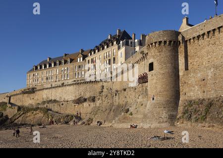 Walls of Saint-Malo, Ille-et-Vilaine, Britanny, France, Europe Stock Photo