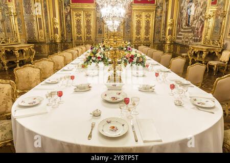 Royal Palace Dining Room. Luxury elegant ancient interior, vintage ...