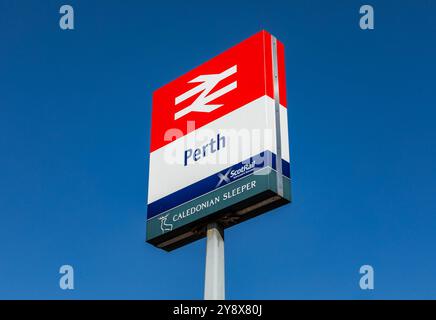 Perth Photo Sign Perth city centre, Scotland. Perth railway station sign Stock Photo - Alamy