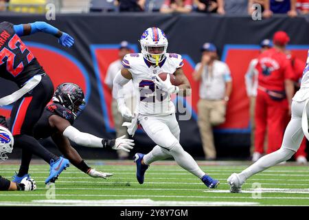 Buffalo Bills running back Ty Johnson (26) covers a punt during an NFL