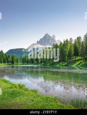 Lake Antorno and Three Peaks of Lavaredo mountains in the background. Dolomites mountains. Auronzo di Cadore, province of Belluno, Veneto region, Ital Stock Photo