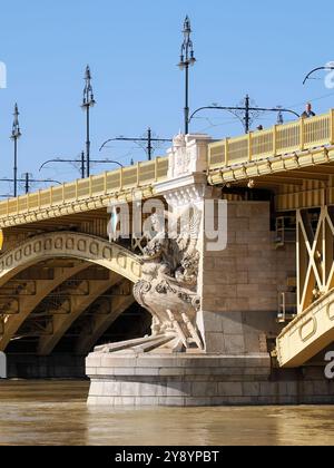 Margaret Bridge is a three-way bridge in Budapest, Hungary, connecting Buda and Pest across the Danube and linking Margaret Island to the banks. Stock Photo