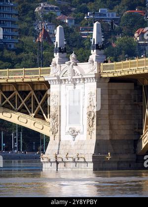 Margaret Bridge is a three-way bridge in Budapest, Hungary, connecting Buda and Pest across the Danube and linking Margaret Island to the banks. Stock Photo