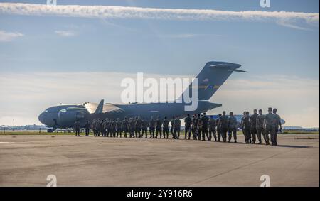 Mlg Complete Marines from Combat Logistics Regiment 27, 2nd MLG, complete a 25-meter ...