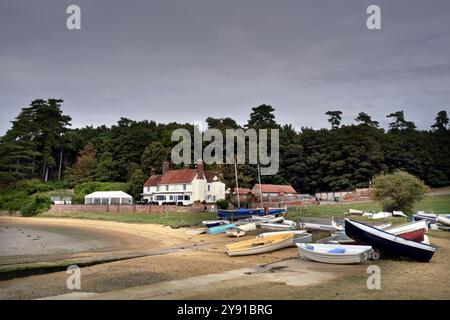 storm gathering over ramsholt arms inn, ramsholt, river deben, suffolk, england Stock Photo