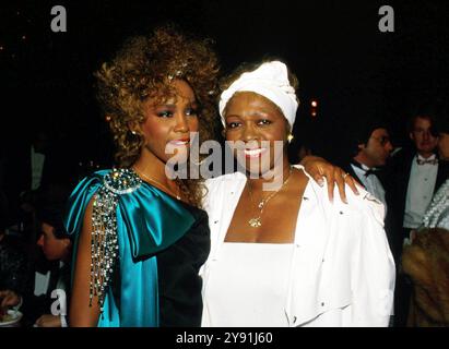 **FILE PHOTO** Cissy Houston Has Passed Away. Whitney Houston and Cissy Houston 1986 Credit: Ralph Dominguez/MediaPunch Stock Photo