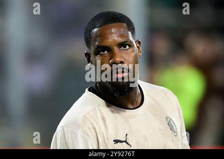 Mike Maignan of AC Milan warms up during the Serie A football match between ACF Fiorentina and AC Milan at Artemio Franchi stadium in Firenze (Italy), October 6, 2024. Stock Photo