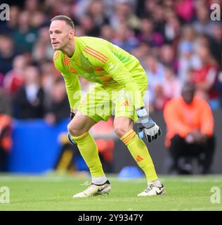 London, UK. 06th Oct, 2024. Chelsea v Nottingham Forest - Premier League - Stamford Bridge.                                                                     Matz Sels in action.                                                                            Picture Credit: Mark Pain / Alamy Live News Stock Photo