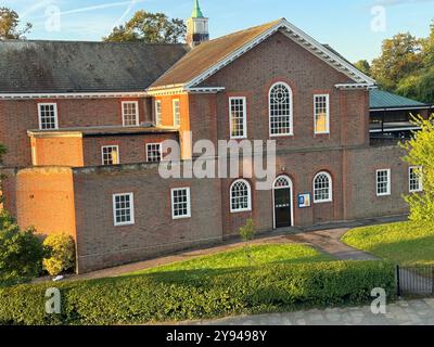 Letchworth, Herts - 15 September 2024 : Free Church view from Leys Avenue glowing in warm morning sunshine. Stock Photo