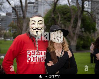 Melbourne, Australia. 05th Oct, 2024. Attendees seen wearing guy fawkes masks during the rally. The Australian Libertarian Party held a public rally at Flagstaff Gardens espousing party policy; particularly opposition to the federal government's proposed Communications Legislation Amendment (Combatting Misinformation and Disinformation) Bill 2024, and the state of Victoria's proposed changes to anti-vilification laws. (Photo by Alex Zucco/SOPA Images/Sipa USA) Credit: Sipa USA/Alamy Live News Stock Photo