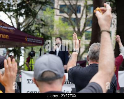 Melbourne, Australia. 05th Oct, 2024. Attendees raise their hands during the rally. The Australian Libertarian Party held a public rally at Flagstaff Gardens espousing party policy; particularly opposition to the federal government's proposed Communications Legislation Amendment (Combatting Misinformation and Disinformation) Bill 2024, and the state of Victoria's proposed changes to anti-vilification laws. (Photo by Alex Zucco/SOPA Images/Sipa USA) Credit: Sipa USA/Alamy Live News Stock Photo