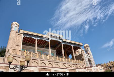 the beauty of Hazrat-Hizr Mosque, an important religious site in Samarkand, Uzbekistan, located along the historic Silk Road. The mosque is known for Stock Photo