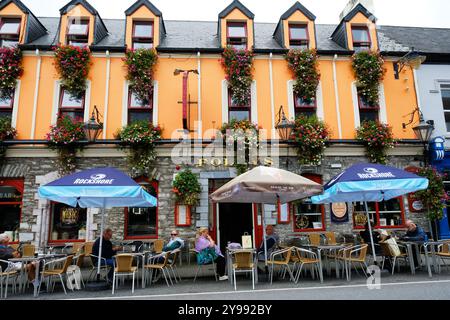 Foleys Bar and Restaurant in the main street of Kenmare, County Kerry, Ireland - John Gollop Stock Photo