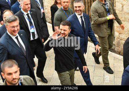 Croatia, Dubrovnik, 091024. Andrej Plenkovic, Volodimir Zelenski and other high officials walked along Stradun after the end of the plenary part of the Ukraine - Southeast Europe summit. In the photo: Andrej Plenkovic, Volodimir Zelenski, Mato Frankovic. Photo: Bozo Radic / CROPIX Dubrovnik Croatia Copyright: xxBozoxRadicx br summit dubrovnik11-091024 Stock Photo