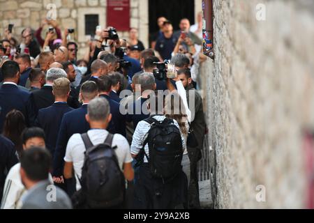 Croatia, Dubrovnik, 091024. Andrej Plenkovic, Volodimir Zelenski and other high officials walked along Stradun after the end of the plenary part of the Ukraine - Southeast Europe summit. Photo: Bozo Radic / CROPIX Dubrovnik Croatia Copyright: xxBozoxRadicx br summit dubrovnik8-091024 Stock Photo