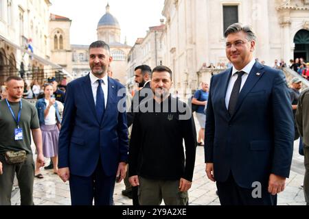 Croatia, Dubrovnik, 091024. Andrej Plenkovic, Volodimir Zelenski and other high officials walked along Stradun after the end of the plenary part of the Ukraine - Southeast Europe summit. In the photo: Mato Frankovic, Andrej Plenkovic, Volodimir Zelenski. Photo: Bozo Radic / CROPIX Dubrovnik Croatia Copyright: xxBozoxRadicx br summit dubrovnik32-091024 Stock Photo