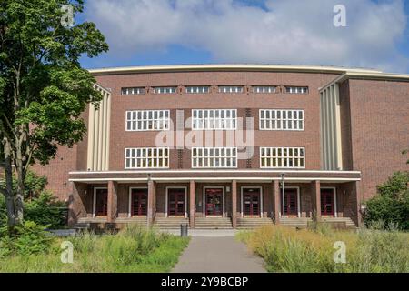 Jean-Krämer-Schule, integrierte Sekundarschule, Alt-Wittenau, Wittenau, Reinickendorf, Berlin, Deutschland *** Jean Krämer School, integrated secondary school, Alt Wittenau, Wittenau, Reinickendorf, Berlin, Germany Stock Photo