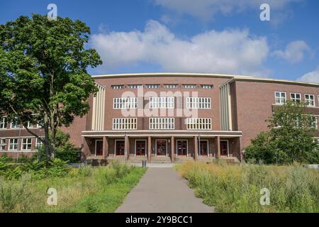 Jean-Krämer-Schule, integrierte Sekundarschule, Alt-Wittenau, Wittenau, Reinickendorf, Berlin, Deutschland *** Jean Krämer School, integrated secondary school, Alt Wittenau, Wittenau, Reinickendorf, Berlin, Germany Stock Photo