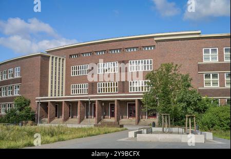 Jean-Krämer-Schule, integrierte Sekundarschule, Alt-Wittenau, Wittenau, Reinickendorf, Berlin, Deutschland *** Jean Krämer School, integrated secondary school, Alt Wittenau, Wittenau, Reinickendorf, Berlin, Germany Stock Photo