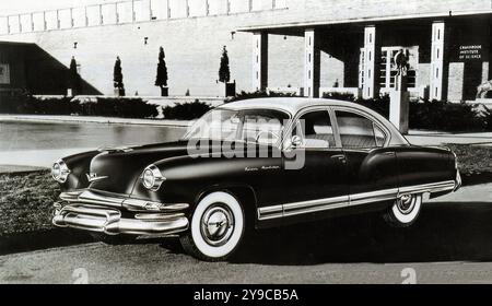 Kaiser Manhattan (1953) 0001 - Vintage press car advertising Stock Photo