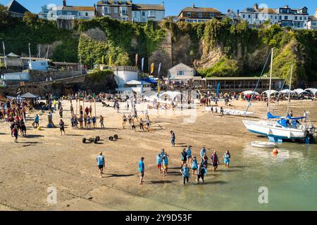 Pilot Gig crews carrying their oars waiting to board their Pilot Gigs for Women's Newquay County Championships Cornish Pilot Gig Rowing event at Newqu Stock Photo