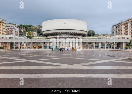 La Spezia, Liguria, Italy - January 5, 2024: view of the modern Cristo Re Cathedral from Europe Square on a winter day in the rain Stock Photo