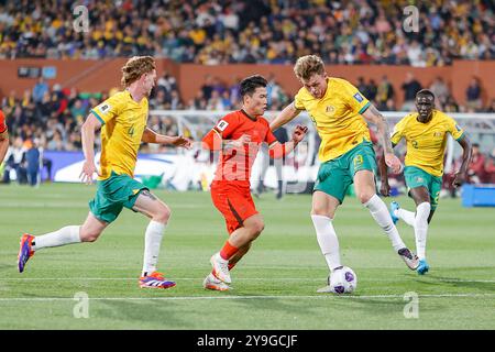 Adelaide Oval, Adelaide, Australia 10th October2024, International, World Cup Qualification, AFC Australia vs China PR,  China PR; Wenneng XIE challenges Socceroo; Harry SOUTTAR for possession   Credit; Mark Willoughby/ALAMY Live News Stock Photo