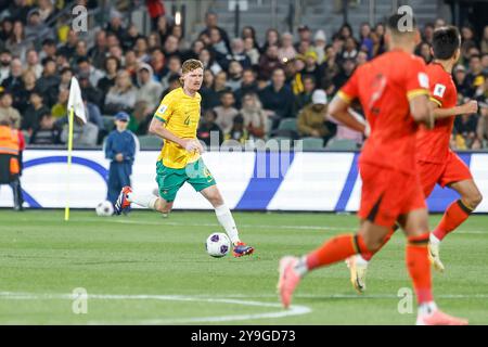 Adelaide Oval, Adelaide, Australia 10th October2024, International, World Cup Qualification, AFC Australia vs China PR,  Socceroo; Kye ROWLES powers through the field pushing Australia into attack  Credit; Mark Willoughby/ALAMY Live News Stock Photo