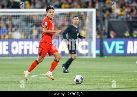 Adelaide Oval, Adelaide, Australia 10th October2024, International, World Cup Qualification, AFC Australia vs China PR,  China PR; Shangyuan WANG crosses the field looking for passing options   Credit; Mark Willoughby/ALAMY Live News Stock Photo